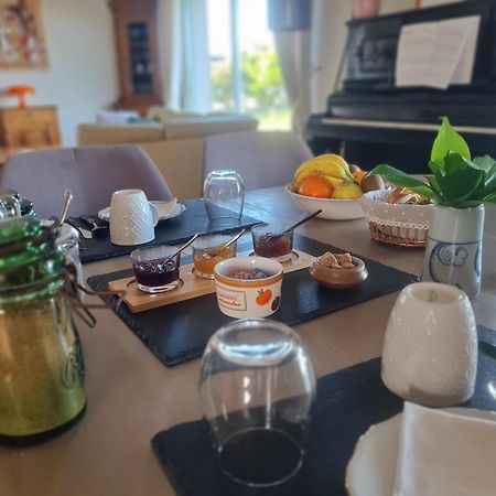 Entre Loire Et Vignobles Bed & Breakfast Liré Екстериор снимка