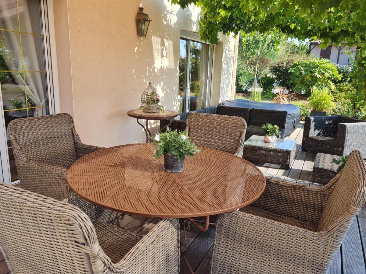 Entre Loire Et Vignobles Bed & Breakfast Liré Екстериор снимка
