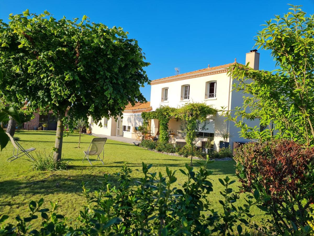 Entre Loire Et Vignobles Bed & Breakfast Liré Екстериор снимка