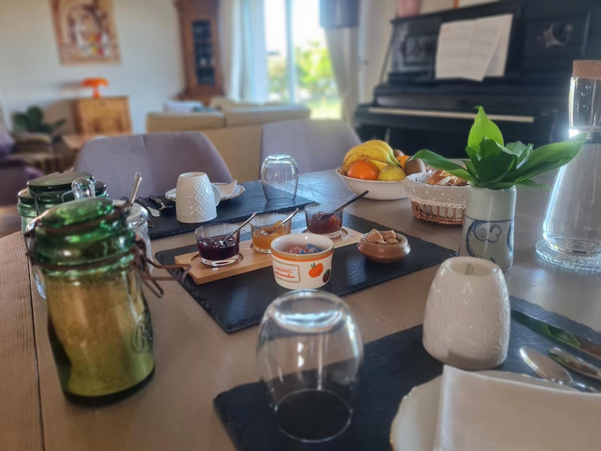 Entre Loire Et Vignobles Bed & Breakfast Liré Екстериор снимка